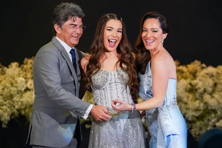 Nicole Girão viveu noite de sonhos em festa de 15 anos no Palatium Buffet