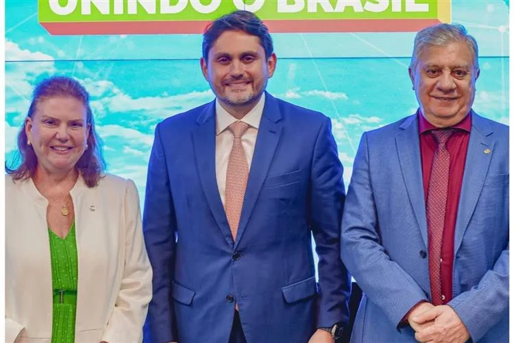 Fernanda Pessoa se reúne com ministro das Comunicações, Juscelino Filho