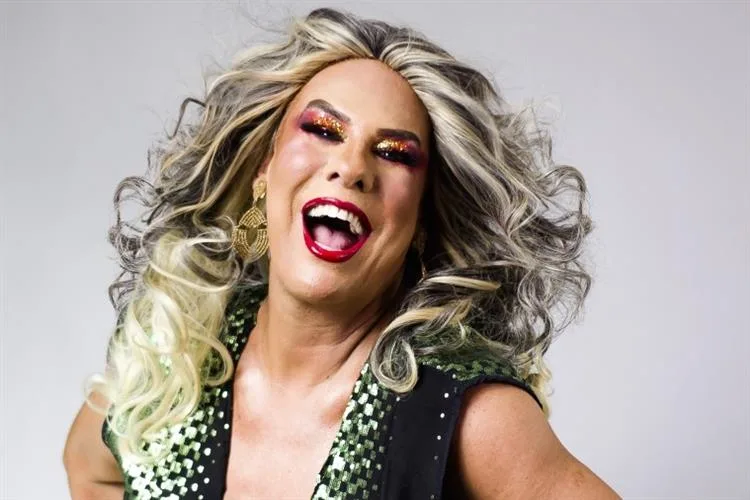 RioMar Fortaleza comemora 10 anos com espetáculo "Humor na Praça"