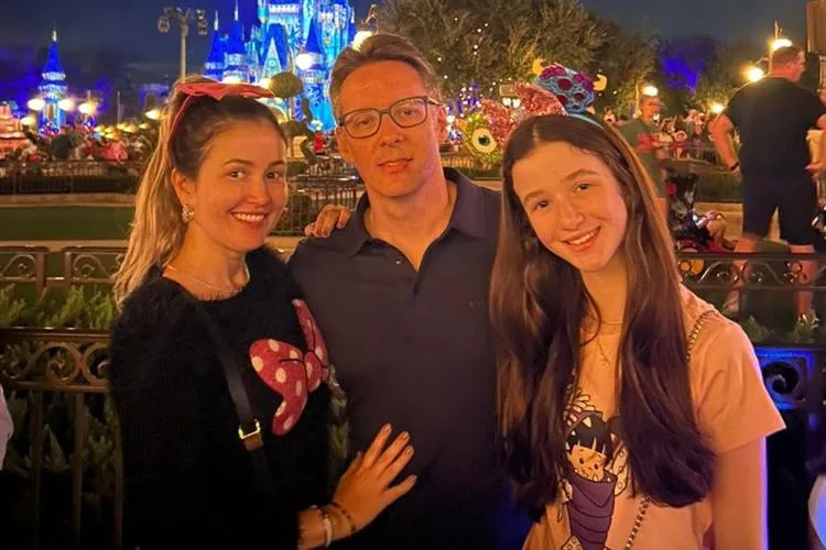 Rafaella e Erik Kleinberg em temporada de diversão por Orlando