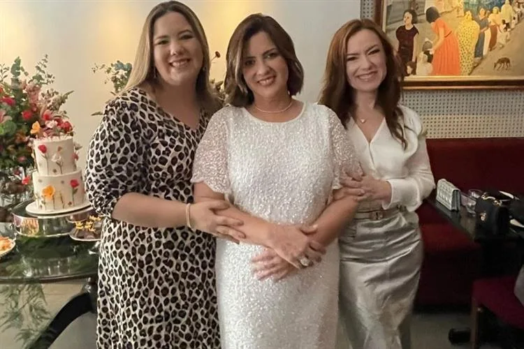 Cláudia Majela ganha b-day surprise para celebrar entrada no novo ciclo