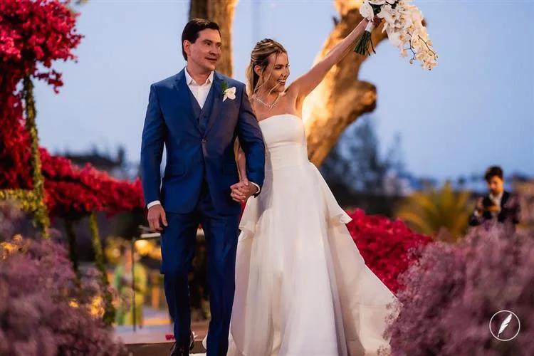 Ana Paula Estevam e George Montenegro se casam em emocionante pôr do sol em Fortim