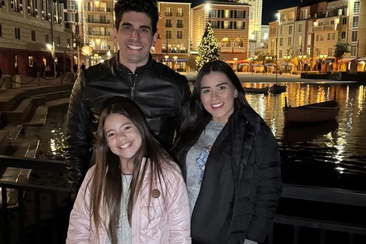 Tatiana e George Dantas colecionando momentos de muita diversão em Orlando com a filha Carmen