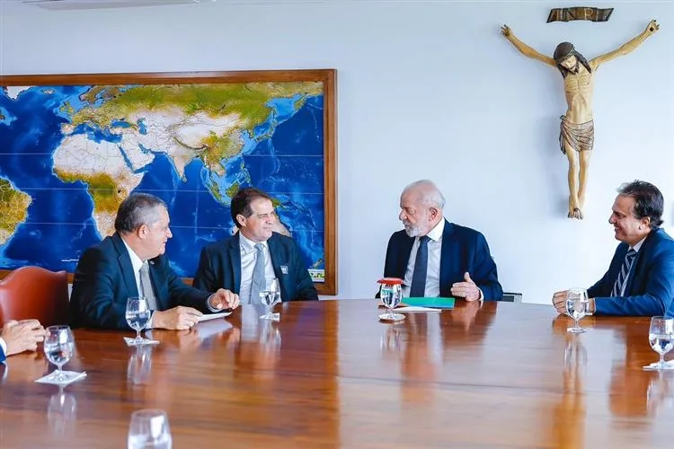 Evandro Leitão se reúne com Lula e garante apoio para solucionar descaso da Saúde em Fortaleza