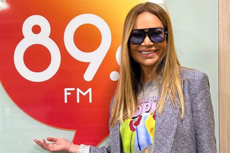 Solange Almeida visita Grupo Cidade e concede entrevistas exclusivas