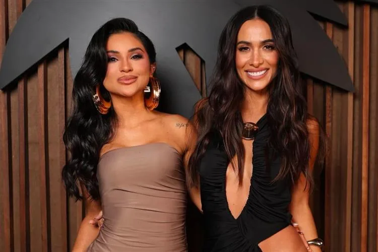 Mileide Mihaile e Silvia Braz brilham em desfile da coleção Alto Verão 24 da Água de Coco
