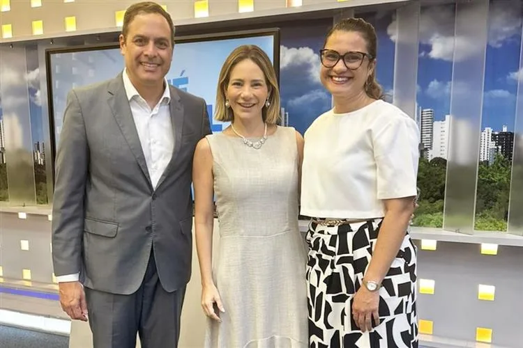 Paulo Câmara, presidente do BNB, e superintendente Evineide Dias são recebidos no Grupo Cidade