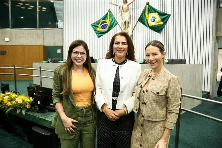 Maria Alice Freitas Santos é homenageada pela Assembleia Legislativa do Ceará