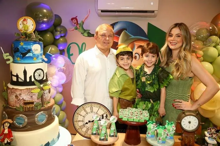 Nathália e Gilberto Studart celebram o aniversário dos filhos, Nick e Oli