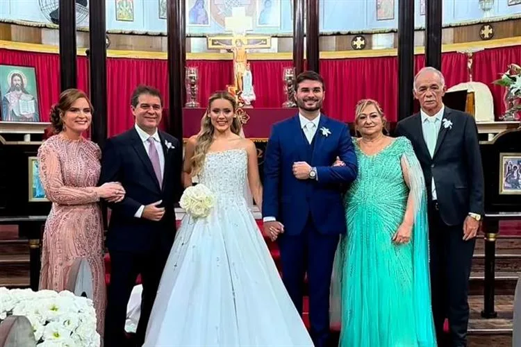 Cecília Leitão e Francisco Furtado oficializam casamento em uma emocionante noite