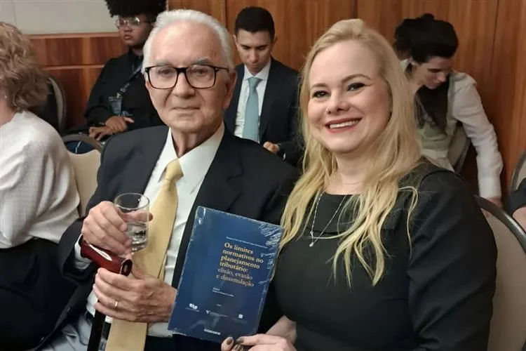 Janayna Lima lança livro "Os limites normativos no planejamento tributário"