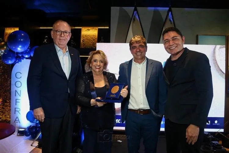 Maria Estela Braga de Carvalho é agraciada com Comenda Beni Veras 2024 em evento do SindConfecções