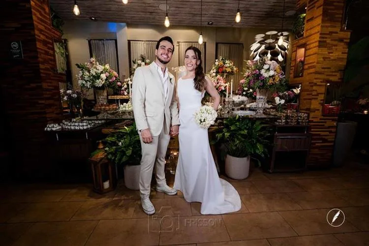 Ianca Marangoni e cantor Gabriel celebram casamento em noite de emoção e amor
