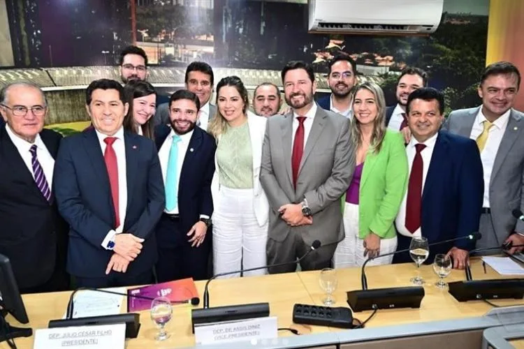Onélia Santana é aprovada pela Assembleia Legislativa para o Tribunal de Contas do Ceará