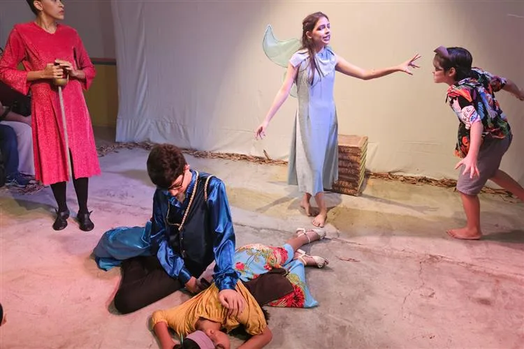 Grupo Arte de Viver apresenta Entre Contos e Encantos