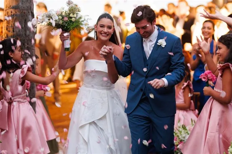 Amanda Melo e Caio Pompeu celebram casamento com elegância e frisson