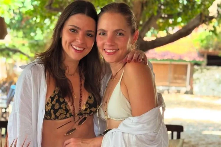 Naiana e Nathalia Gripp celebram os 4.1 em Jeri com muito estilo e glamour