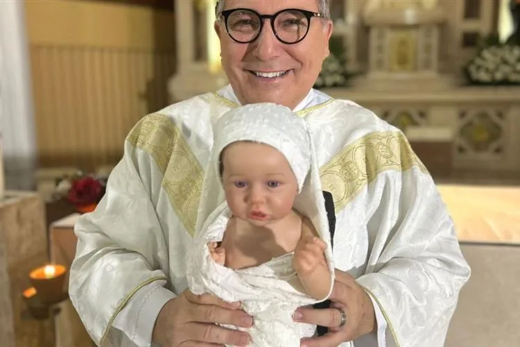 Padre Eugênio preside missa solene de Natal, no CEU