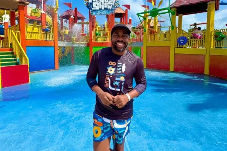 Lázaro Ramos aproveita dias de diversão no Beach Park