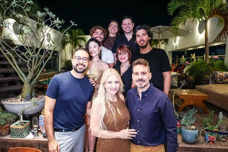 Miguel Dias Filho reúne familiares para Natal em seu endereço