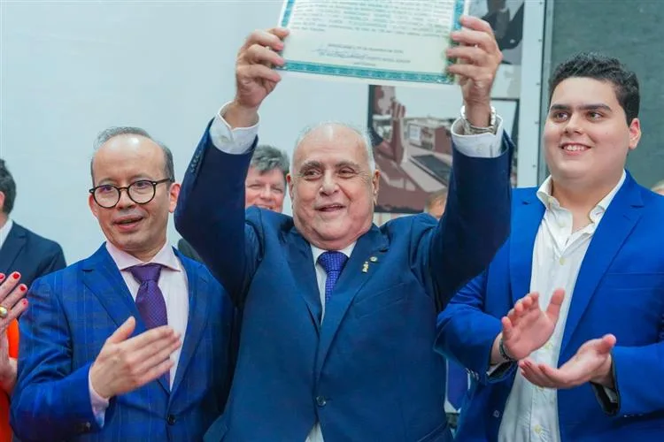Roberto Pessoa é diplomado em Maracanaú para novo mandato na Prefeitura