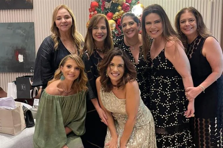 Ana Virgínia Martins foi a perfeita anfitriã do Natal das Divas, Glamourosas e Amigas