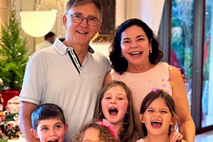 Sophia e Haim Erel reúnem os netinhos em inesquecível momento família