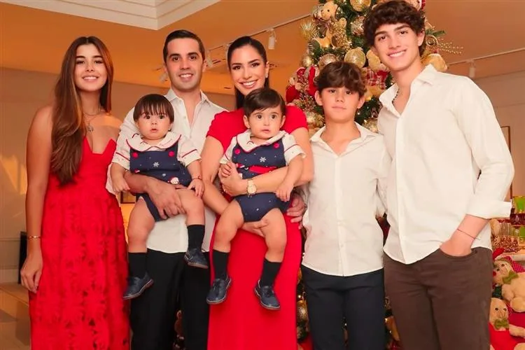 Nicole Pinheiro e Netinho Bayde vivenciam o encanto natalino com familiares e amigos