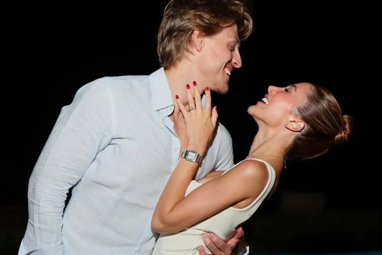Esther Marques e Adolpho Mello noivam durante chiquérrima trip por St. Barths
