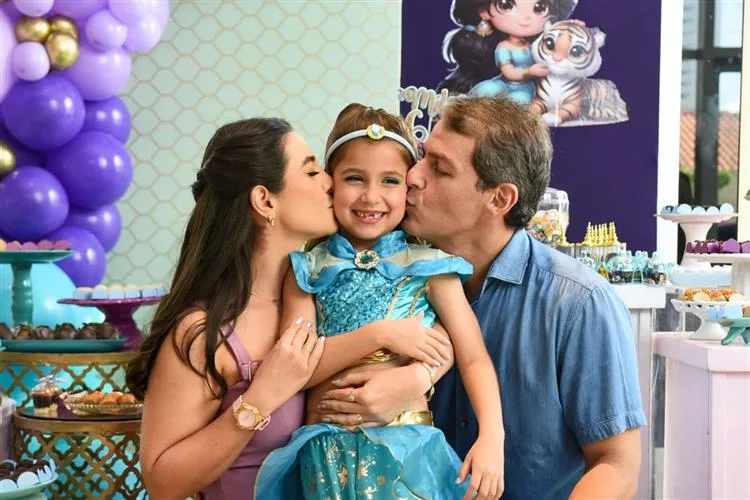 Jamila Araújo e João Paulo Saraiva festejam os seis anos da primogênita, Mila
