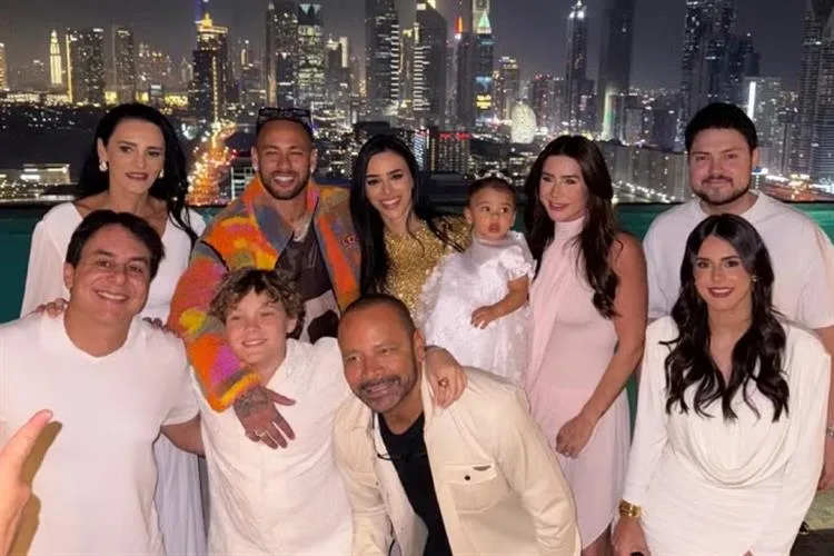Neymar, Bruna Biancardi e família comemoram o Réveillon em Dubai