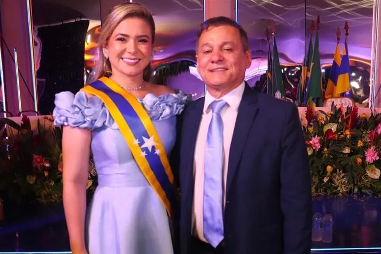 Larissa Camurça é aclamada em posse na Prefeitura de Pacatuba