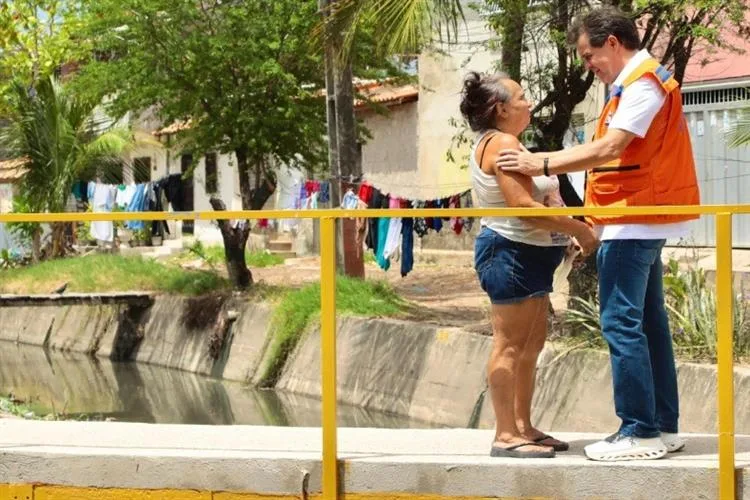 Evandro Leitão percorre ruas, escuta demandas da população e se diferencia da gestão anterior