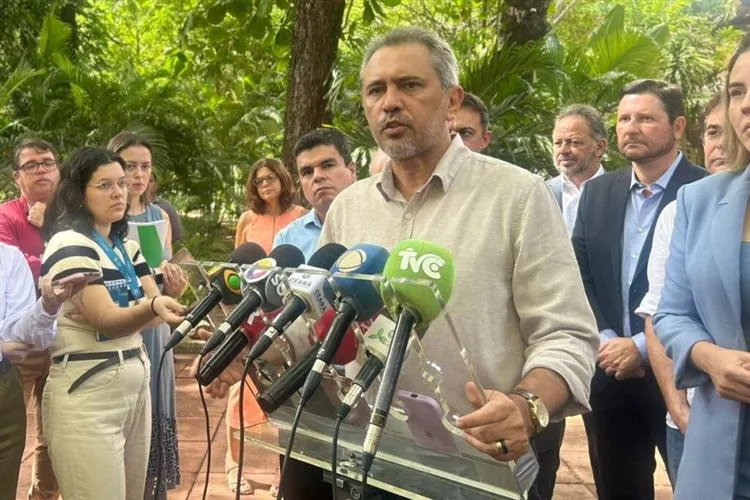Elmano de Freitas anuncia que inauguração do Hospital Universitário do Ceará será em fevereiro