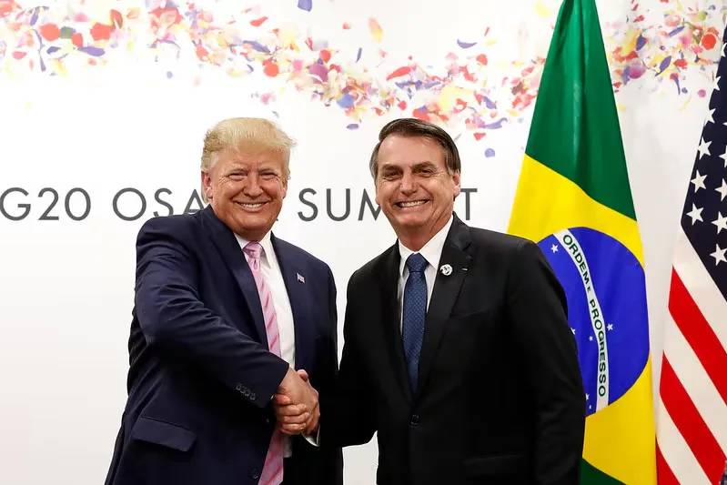 Bolsonaro é convidado para posse de Trump e pede liberação de passaporte ao STF