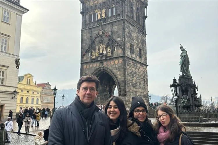Edson Santana segue em family trip pela Europa