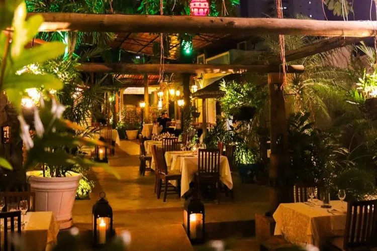 Restaurante em Fortaleza surpreende com experiência de jantar em um jardim secreto