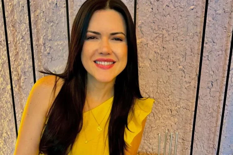 Renata Aquino comemora nova idade ao lado de amigos e familiares