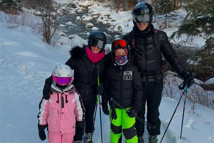 Marília Queiroz e Did Machado curtem temporada de esqui com a família no Colorado