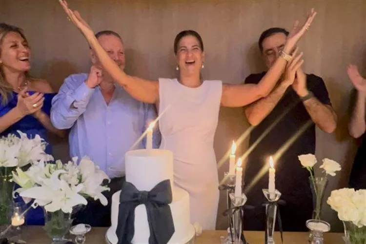 Dani Barreira comemora a nova idade e recebe o carinho de familiares e amigos