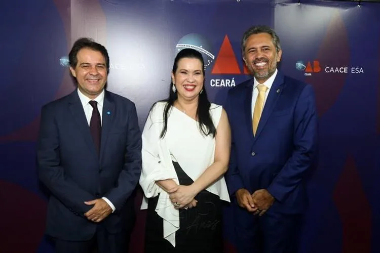 Christiane Leitão é empossada em evento festivo da OAB Ceará