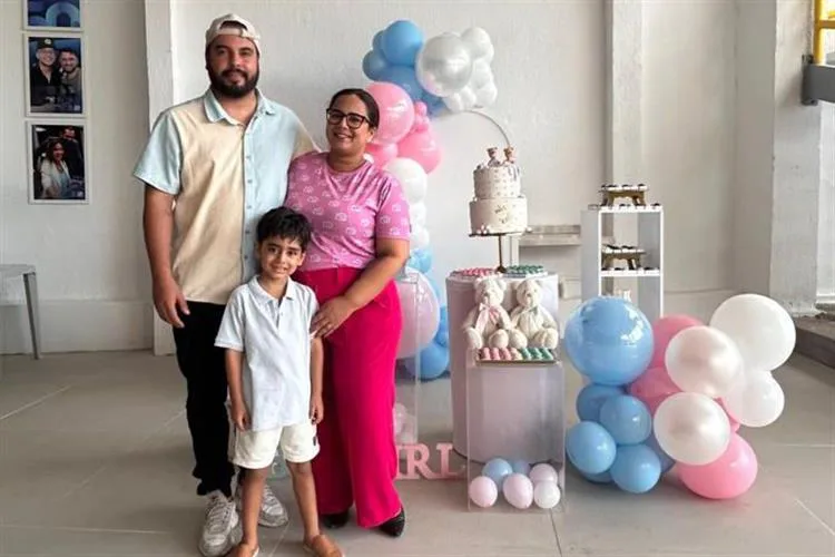 Em animado chá revelação, Amanda Moura e Ravy Evangelista descobrem que Maria Luiza vem aí