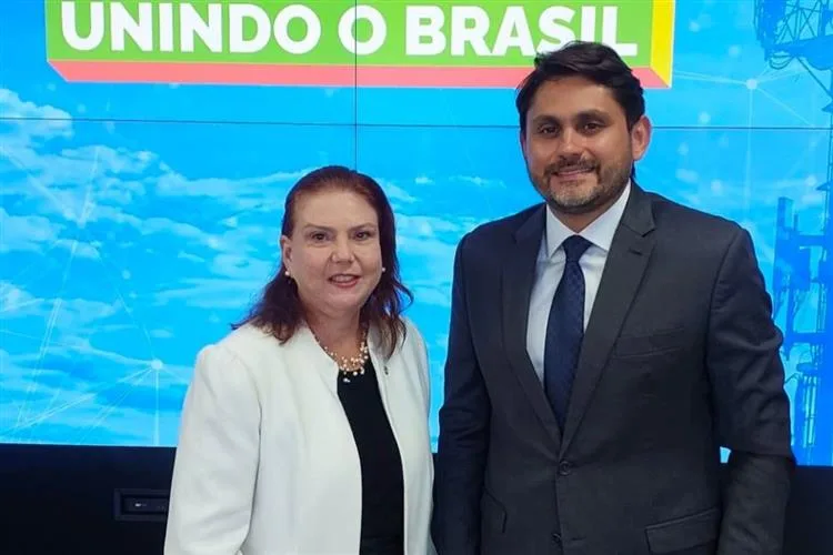 Fernanda Pessoa defende melhoria do sinal da internet em reunião com ministro Juscelino Filho