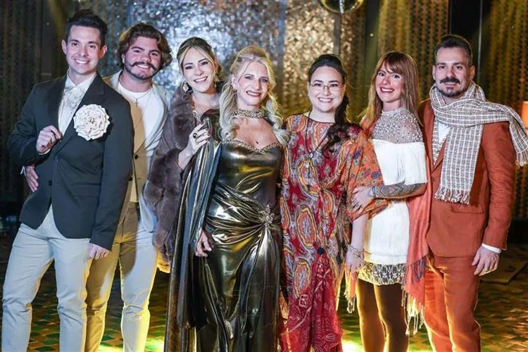 Rosângela Souza celebra os 70 anos ao lado de familiares e amigos no Marrocos