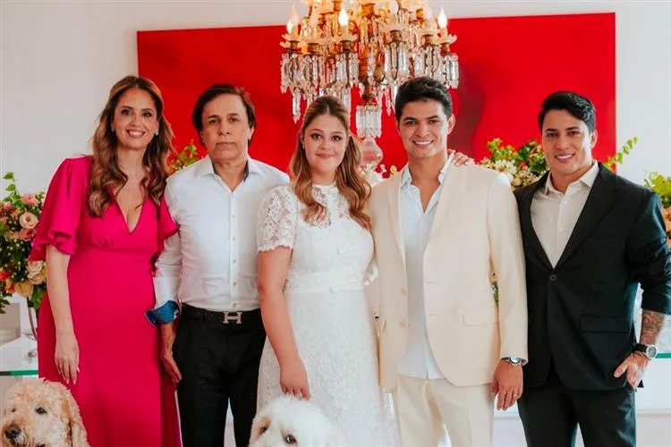 Maria Cavalcante, filha de Tom Cavalcante, e Cristiano Deyvid casam no civil