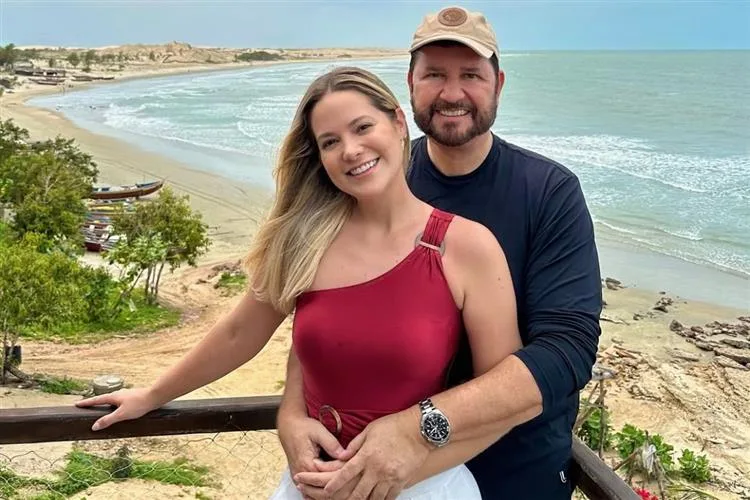 Tainah Marinho e Romeu Aldigueri renovam as energias na praia dos Curimãs