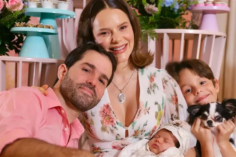 Paulinha Sampaio e Felipe Rocha celebram o primeiro mesversário da filha caçula, Lourdes Maria