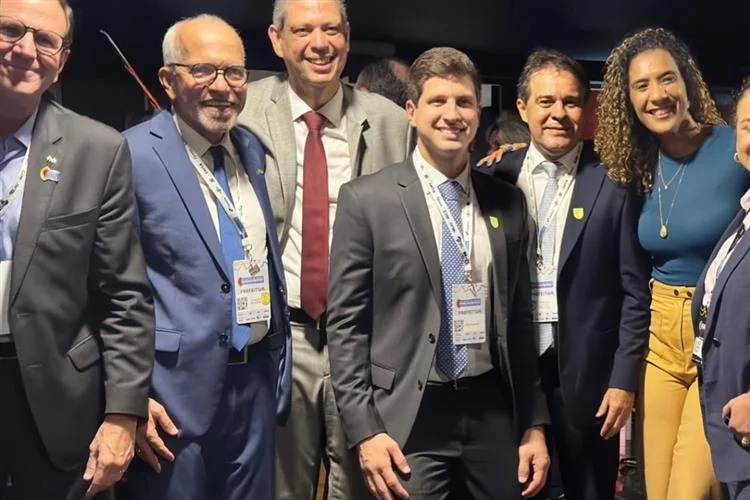 Evandro Leitão cumpre agenda em Brasília com prefeitos, ministro Camilo Santana e presidente Lula