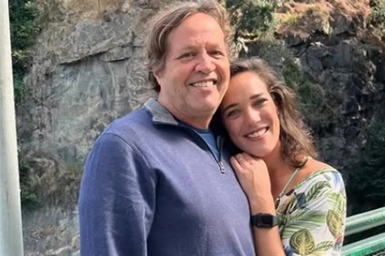 Atriz Adriana Birolli anuncia casamento com diretor Ivan Zettel