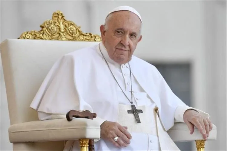 Aos 88 anos, Papa Francisco é internado para tratar bronquite